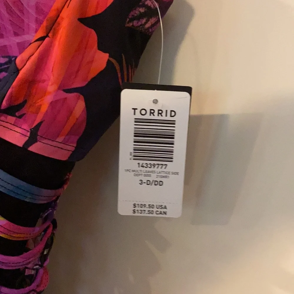 NWT torrid ladder side mesh leaves print swimsuit